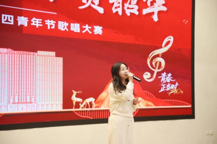 董艺 (2)_副本_副本_副本.jpg